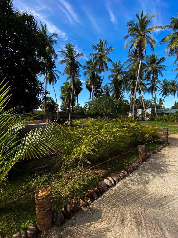 Elena Garden Resort&Restaurant Trincomalee Exterior foto